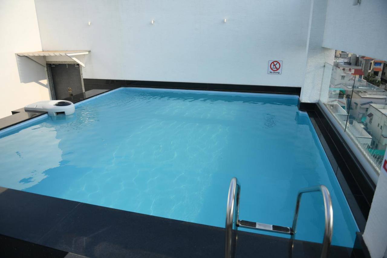Hotel Blueivy Ānand 外观 照片