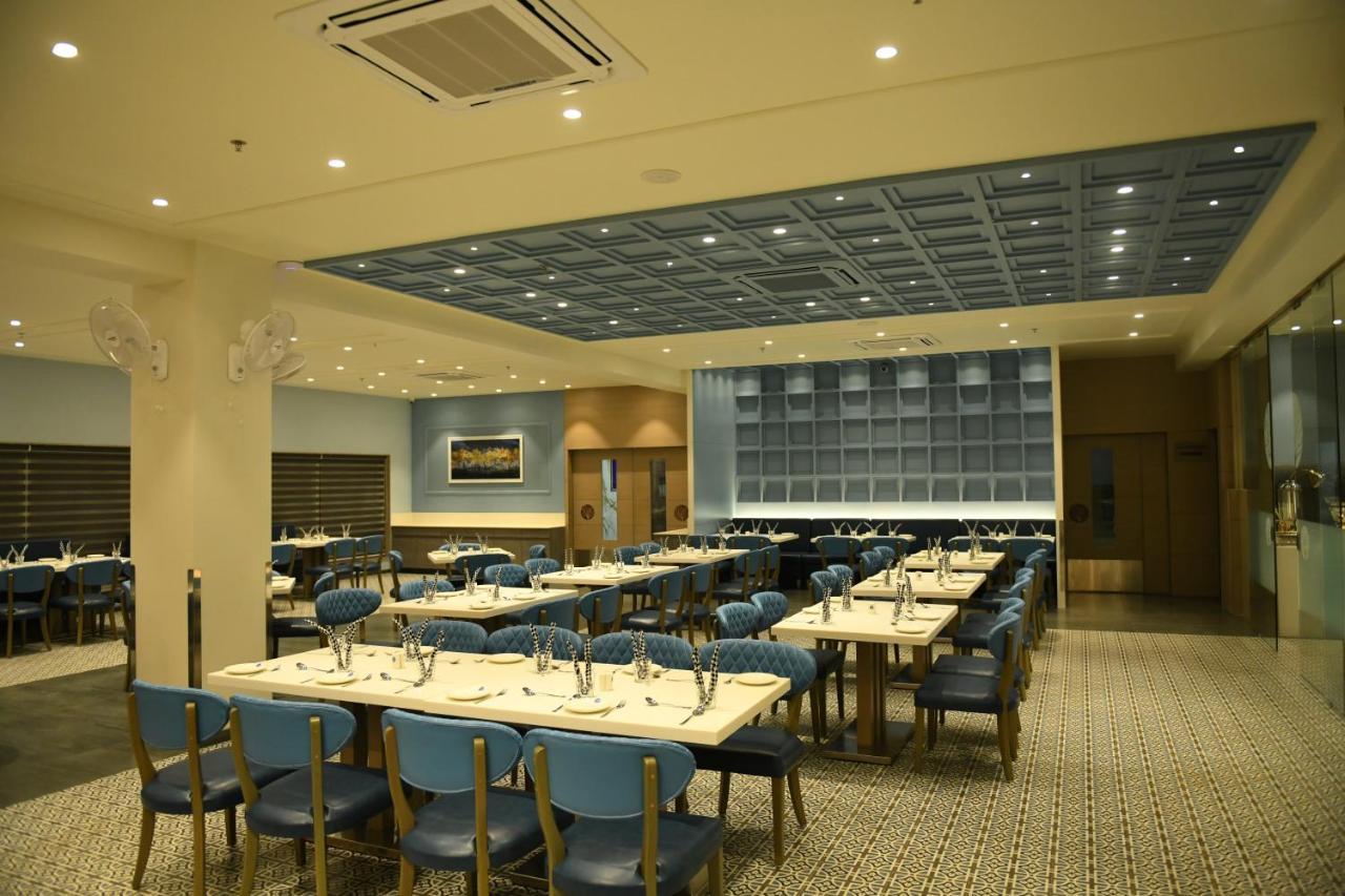Hotel Blueivy Ānand 外观 照片