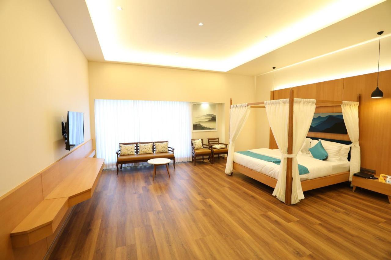 Hotel Blueivy Ānand 外观 照片