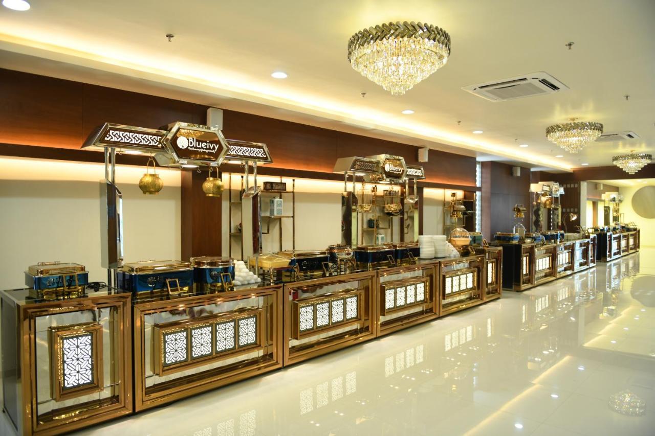 Hotel Blueivy Ānand 外观 照片