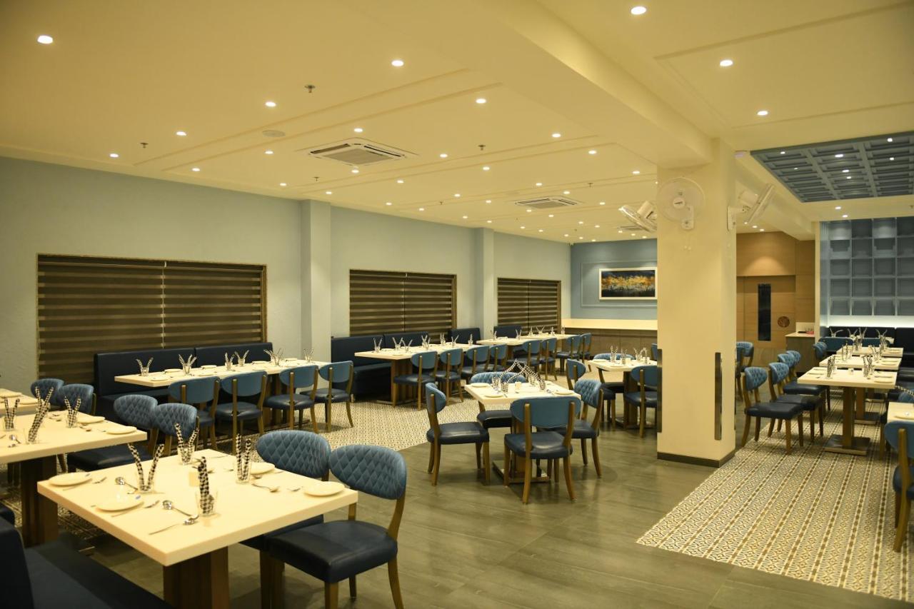 Hotel Blueivy Ānand 外观 照片