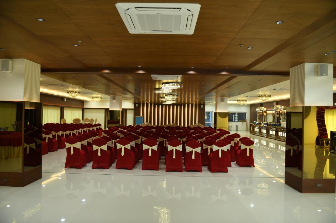 Hotel Blueivy Ānand 外观 照片