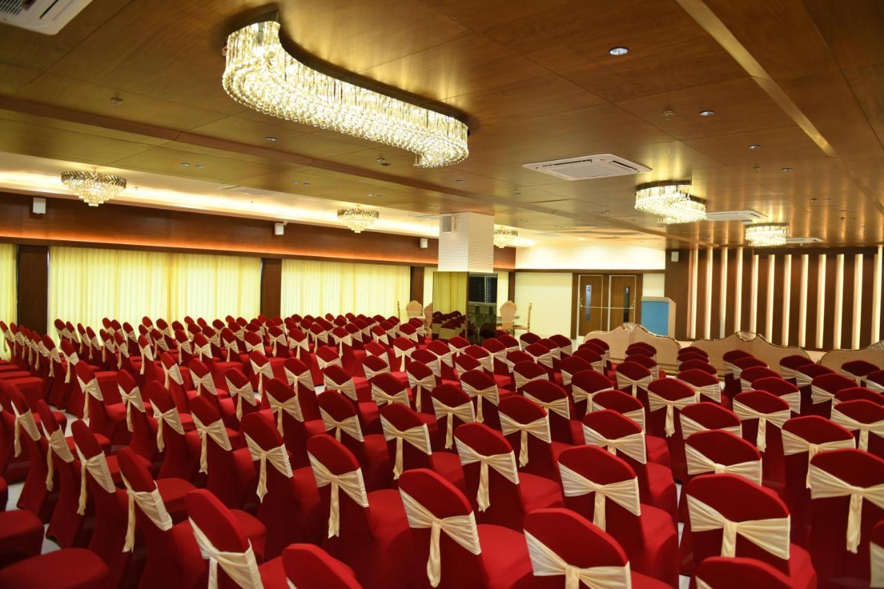 Hotel Blueivy Ānand 外观 照片
