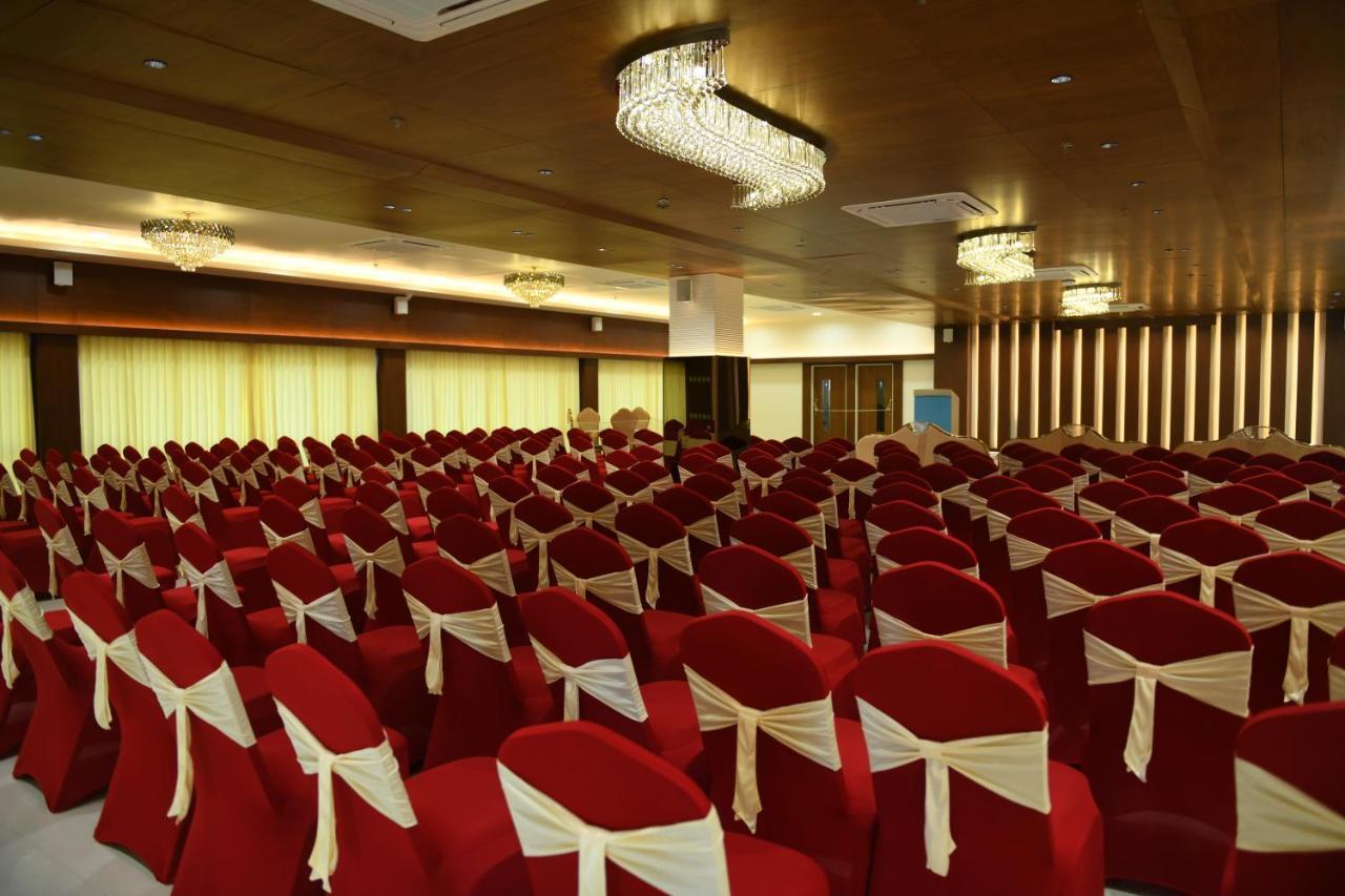 Hotel Blueivy Ānand 外观 照片