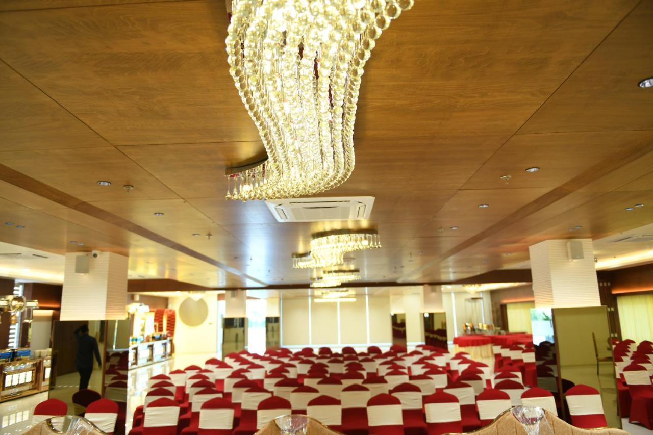 Hotel Blueivy Ānand 外观 照片